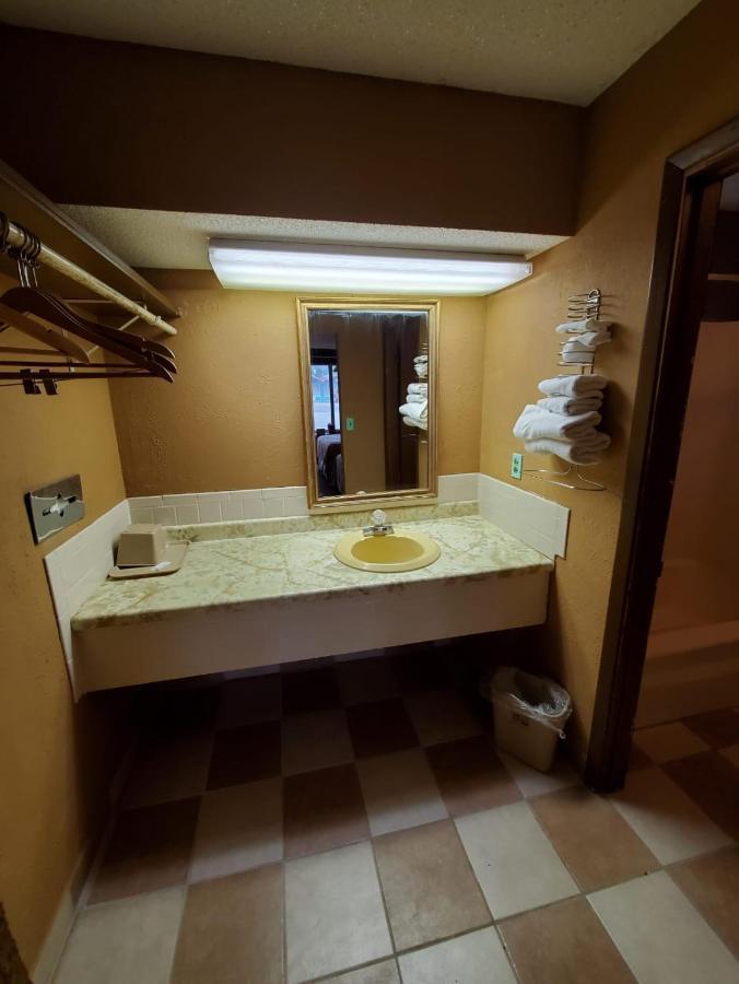 Gray Plaza Motel West Frankfort Dış mekan fotoğraf